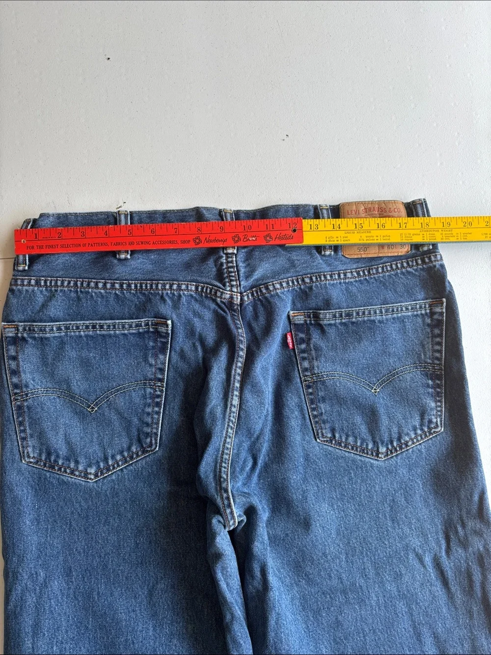 Levi's 550 Relaxed Fit Jeans in Medium Blue Denim 40/30